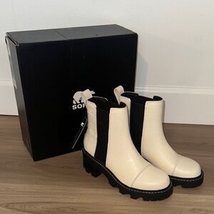 Sorel White & Black Chunky Boots